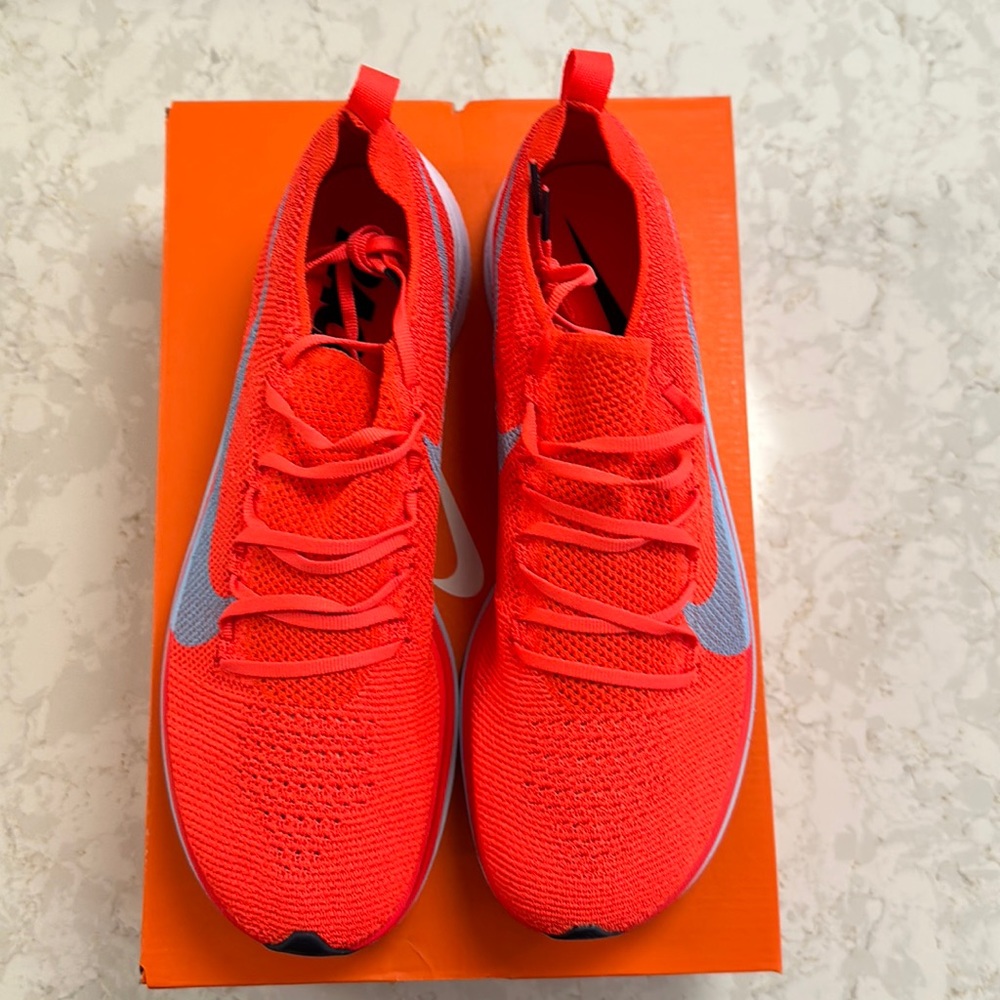 NIB Nike Vaporfly 4% Flyknit Men’s Size 9.5/Women’s Size 11